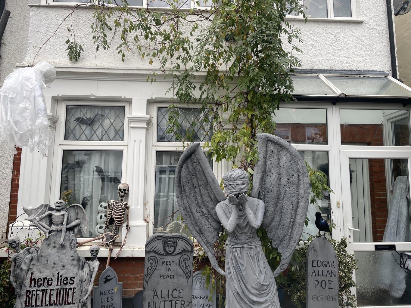 Life-size Moving Weeping Angel